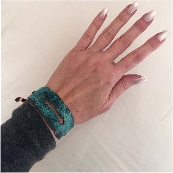 🏹Patina Cutout Arrow Bracelet - Picture 3 of 4