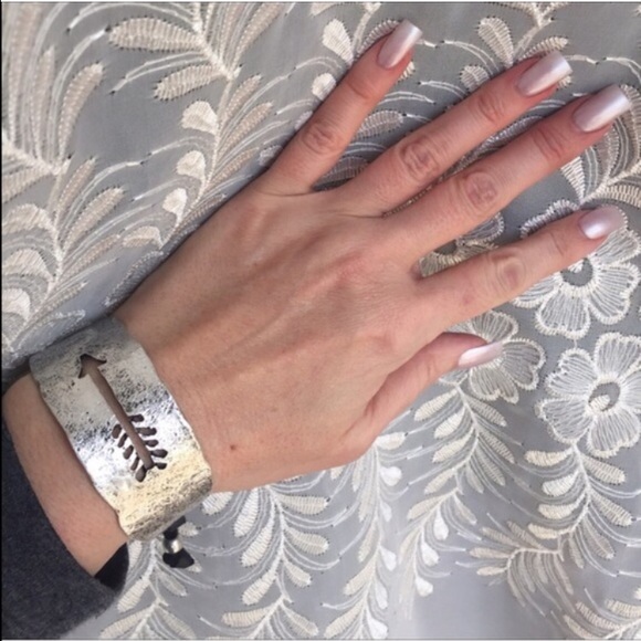 🏹Oxidized Silver Cutout Arrow Bracelet - Picture 2 of 4