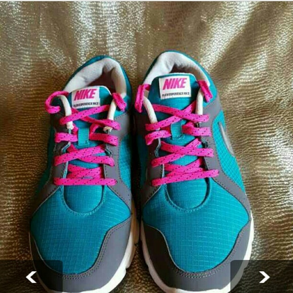Nike - Picture 2 of 3