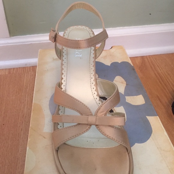 Nude heels. - Picture 2 of 4