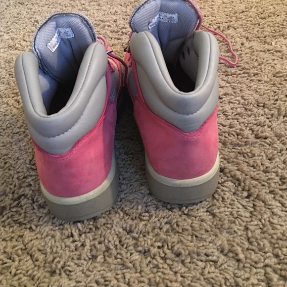 Pink Timberlands - Picture 3 of 4