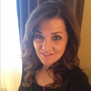 Meet your Posher, Valeda