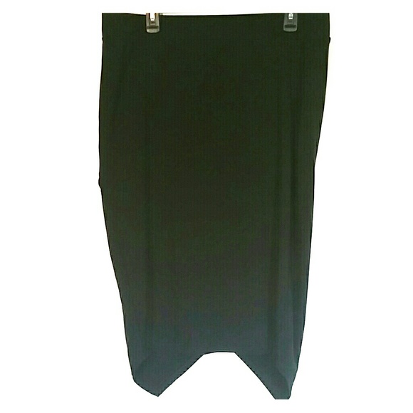 Black skirt with v hemline