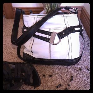 Tignanello leather purse!