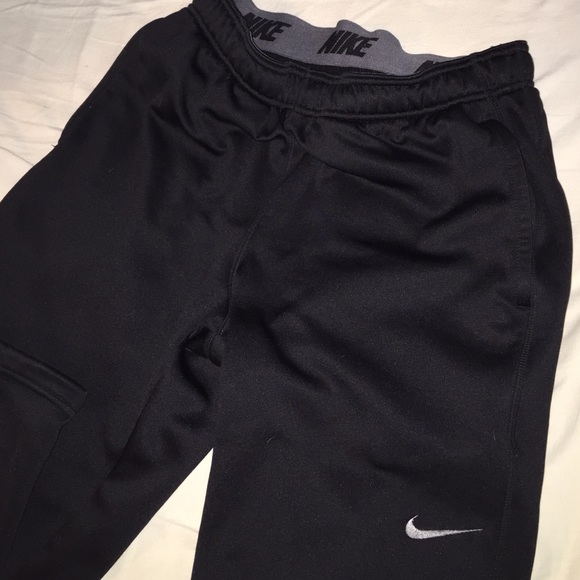 BLACK NIKE SWEATPANTS