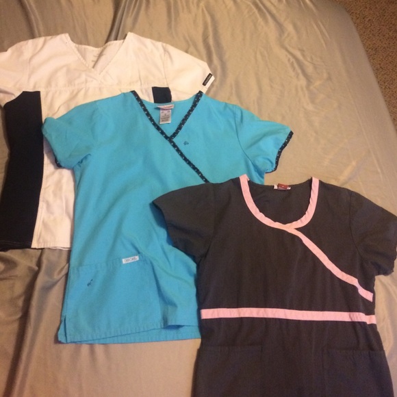 Scrub top bundle - Picture 1 of 4