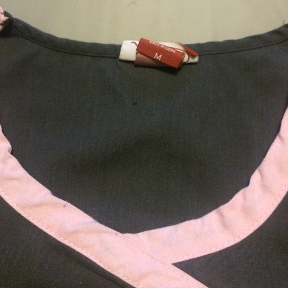 Scrub top bundle - Picture 2 of 4