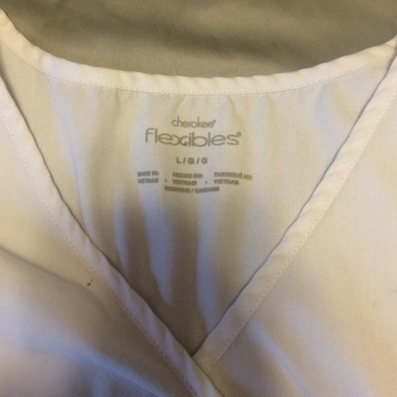 Scrub top bundle - Picture 4 of 4