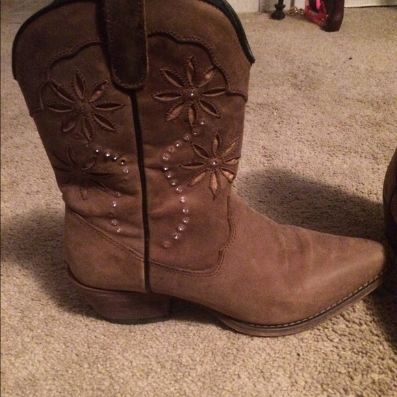 Boots - Picture 2 of 4