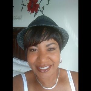 Meet your Posher, Cynthia