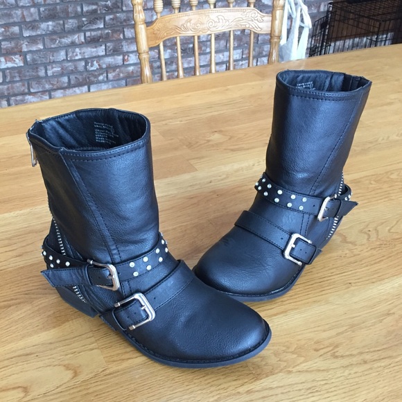 Vanity Black Boots -Women's