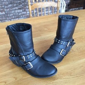 Vanity Black Boots -Women's