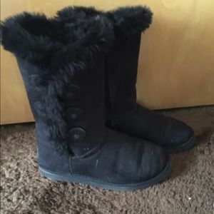 Black 3-button Fur boots
