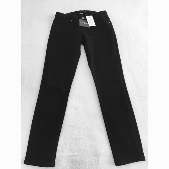 Asos Petite Black denim with 1 knee rip. No trades - Picture 2 of 4
