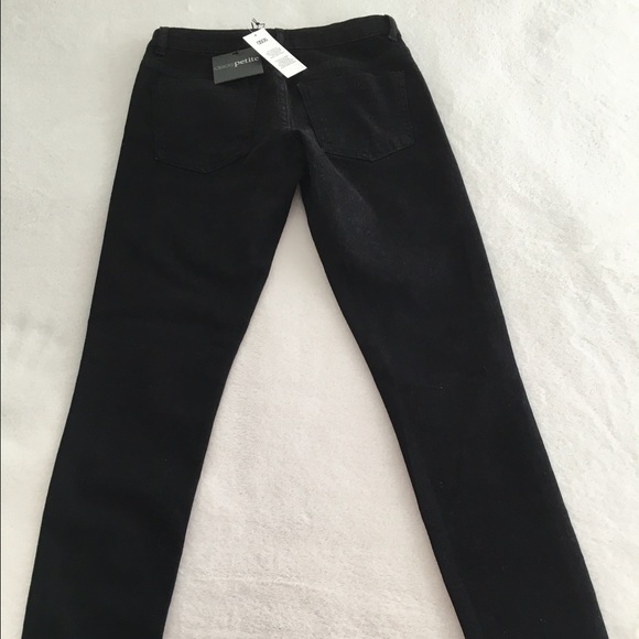 Asos Petite Black denim with 1 knee rip. No trades - Picture 3 of 4
