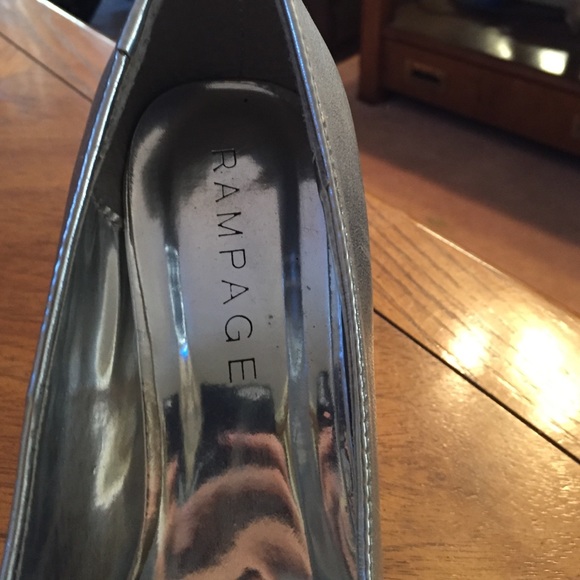 High heels - Picture 3 of 4