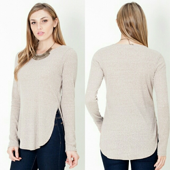 Boutique  Tops - 🆕Slit Side Taupe Top