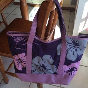 Large tote with matching cosmetic bag Large tote with matching cosmetic bag