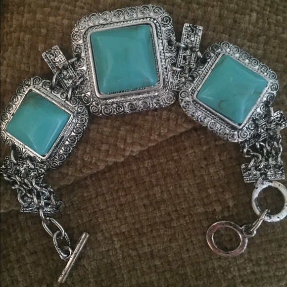 BRACELET