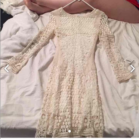 cream lace dress - Picture 2 of 3