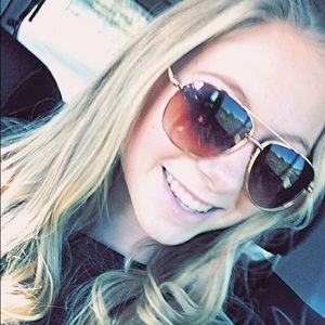 Meet your Posher, Lauren