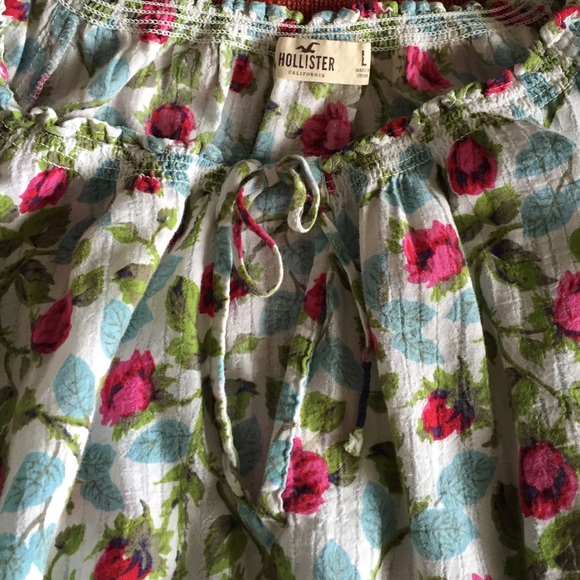 🌸Hollister Top🌸 - Picture 2 of 4