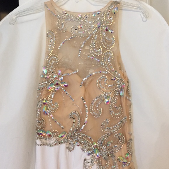 Beautiful Gown - Picture 3 of 4