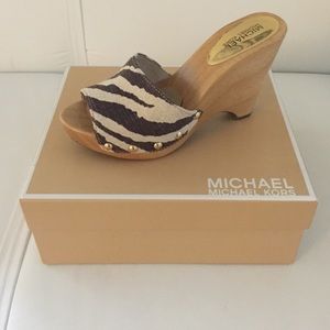 Gorgeous Michael Kors wedges 👡