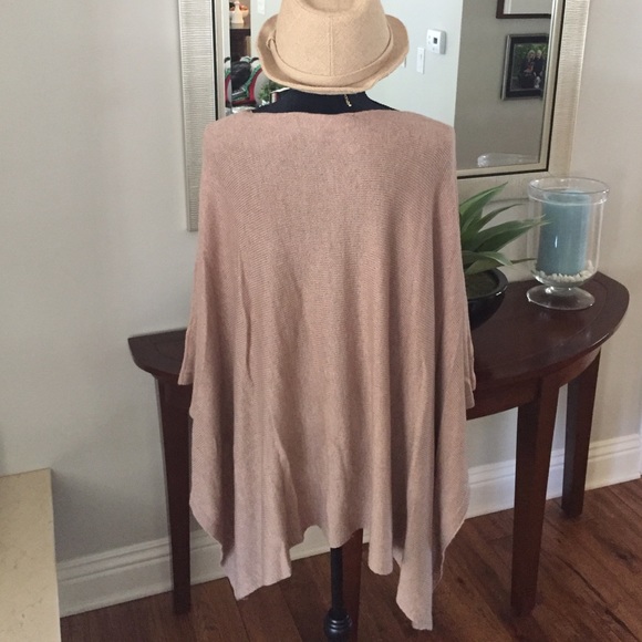 Wrap/Poncho - Picture 4 of 4