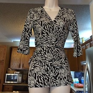 🆕 item 💞 Banana Republic waist wrap Top