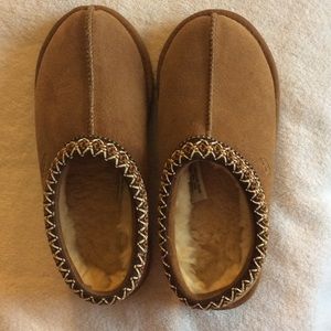 LIKE NEW UGG Tasman Slippers Size Women's 6