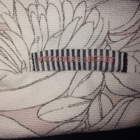 Victoria secret mini makeup bags - Picture 3 of 4