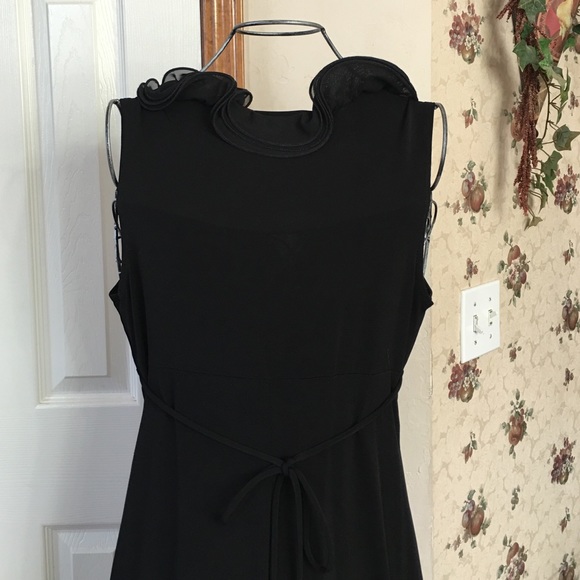 Black dress with feature neckline - Picture 3 of 3