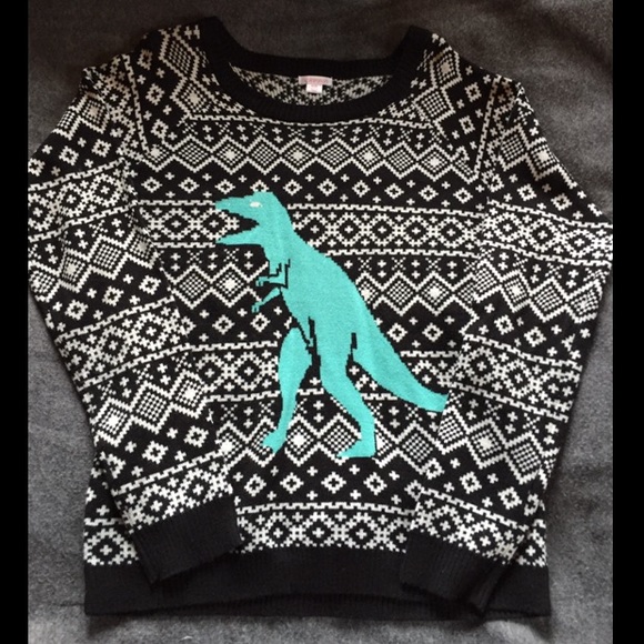 NWOT Dinosaur tribal boho print super soft sweater