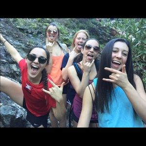 Meet your Posher, Cami