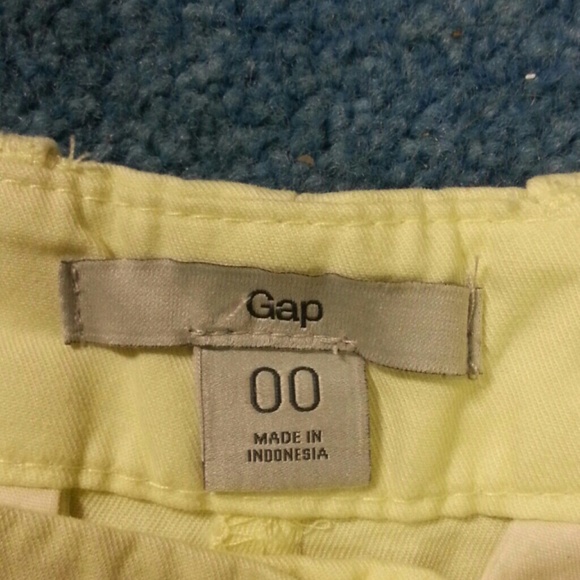 New Gap yellow shorts
