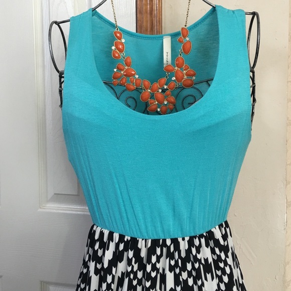Aztec inspired Maxi Dress - Picture 2 of 3