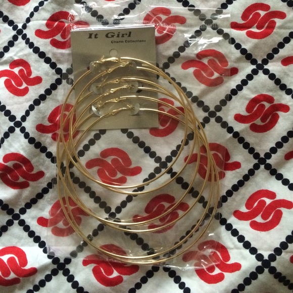 3 pairs of gold round earnings brand new!!