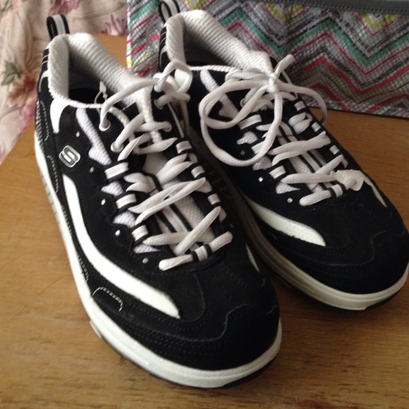 Black and white Shape-ups