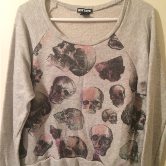 Skull sweater (NEVER BEEN WORN)
