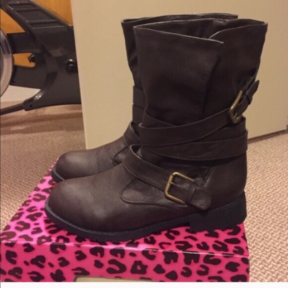 NWOB dark brown leather boots