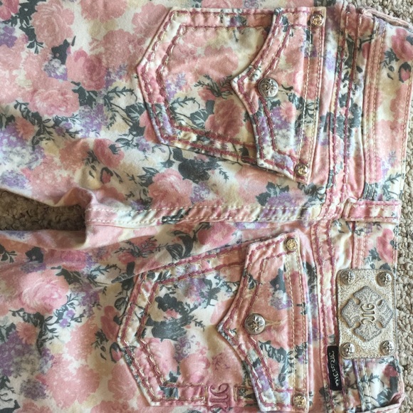Miss Me Floral Skinnies