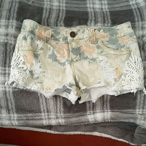 White lace torn shorts