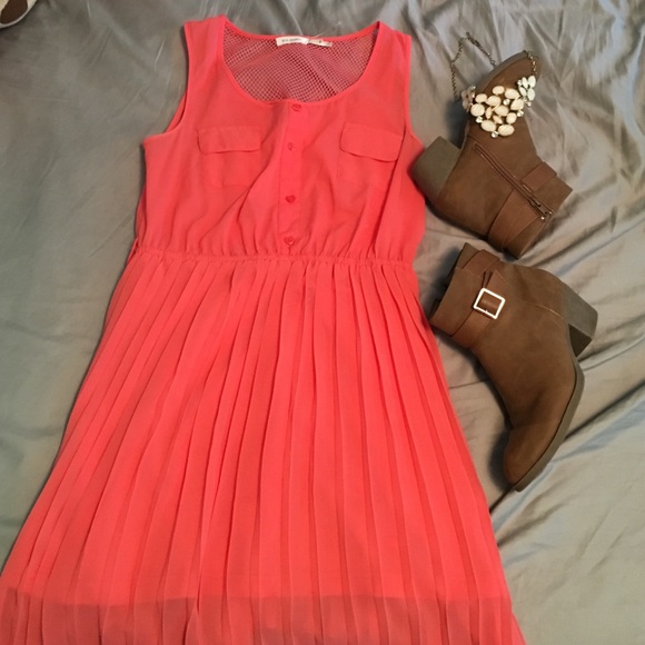 Cute and comfy coral short dress. - Picture 1 of 3