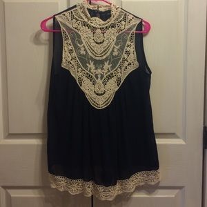 Very cute lace pattern tank top