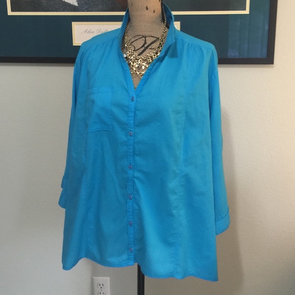 😱Gorgeous teal button down blouse!