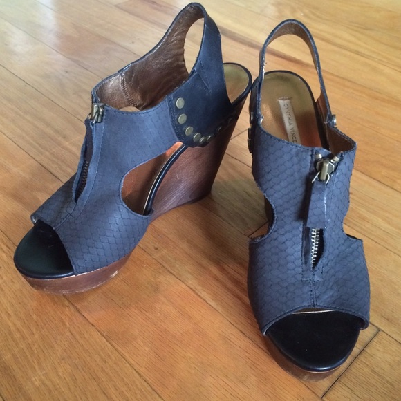 Cynthia Vincent Black Wedge