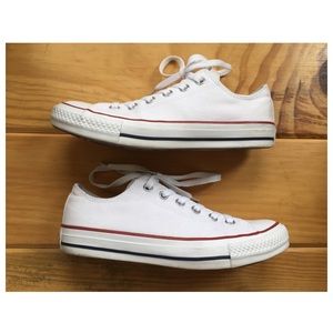 White Chuck Taylor Converse All Star.. Size 9