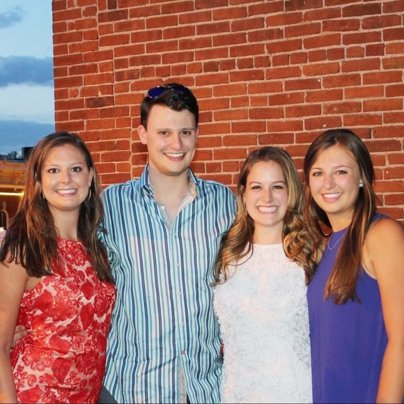 Meet your Posher, Jennifer - Picture 2 of 2