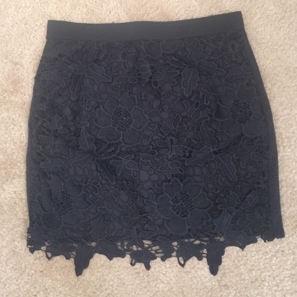 American eagle lace pencil skirt